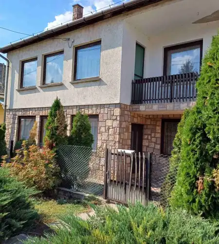 Eladó családi ház, Szirmabesenyő 4 szoba 180 m² 51.9 M Ft